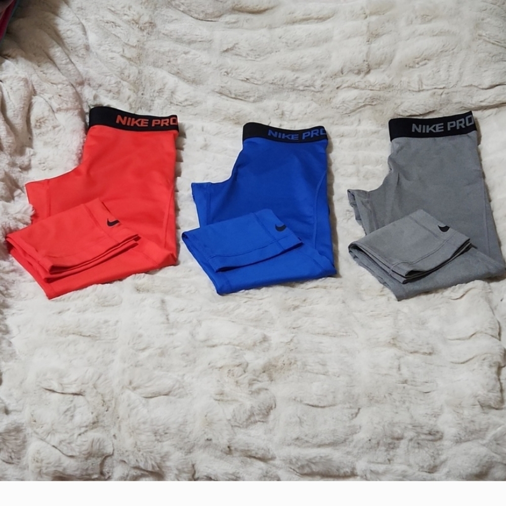 Women Nike Pro Capri